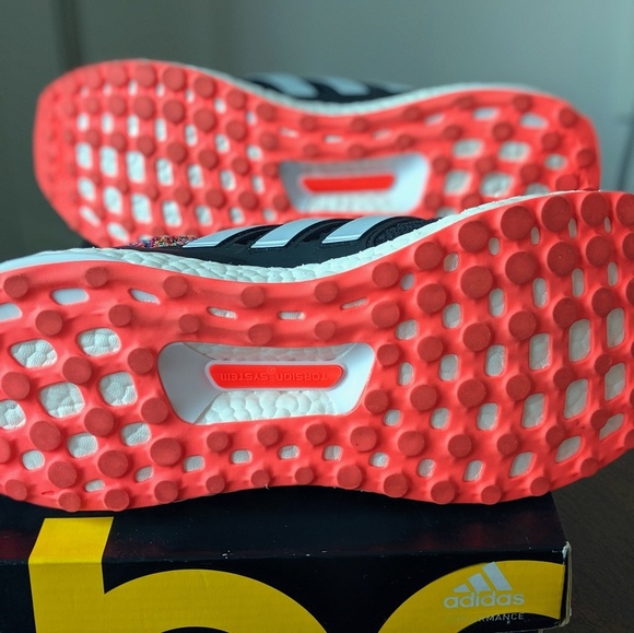 *SOLD* Adidas Ultraboost MiAdidas 8.5 Ultra Boost - Picture 3 of 7